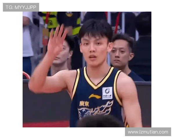 徐杰因肠胃炎状态崩盘 中场神情痛苦